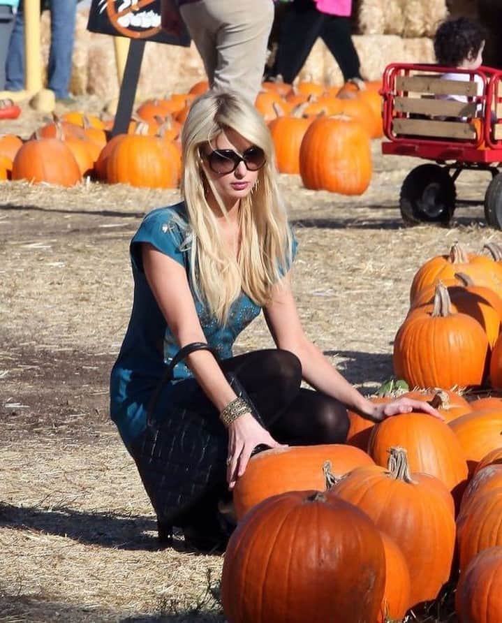 Nylon Magazineのインスタグラム：「Girls the second it drops below 70 degrees.」