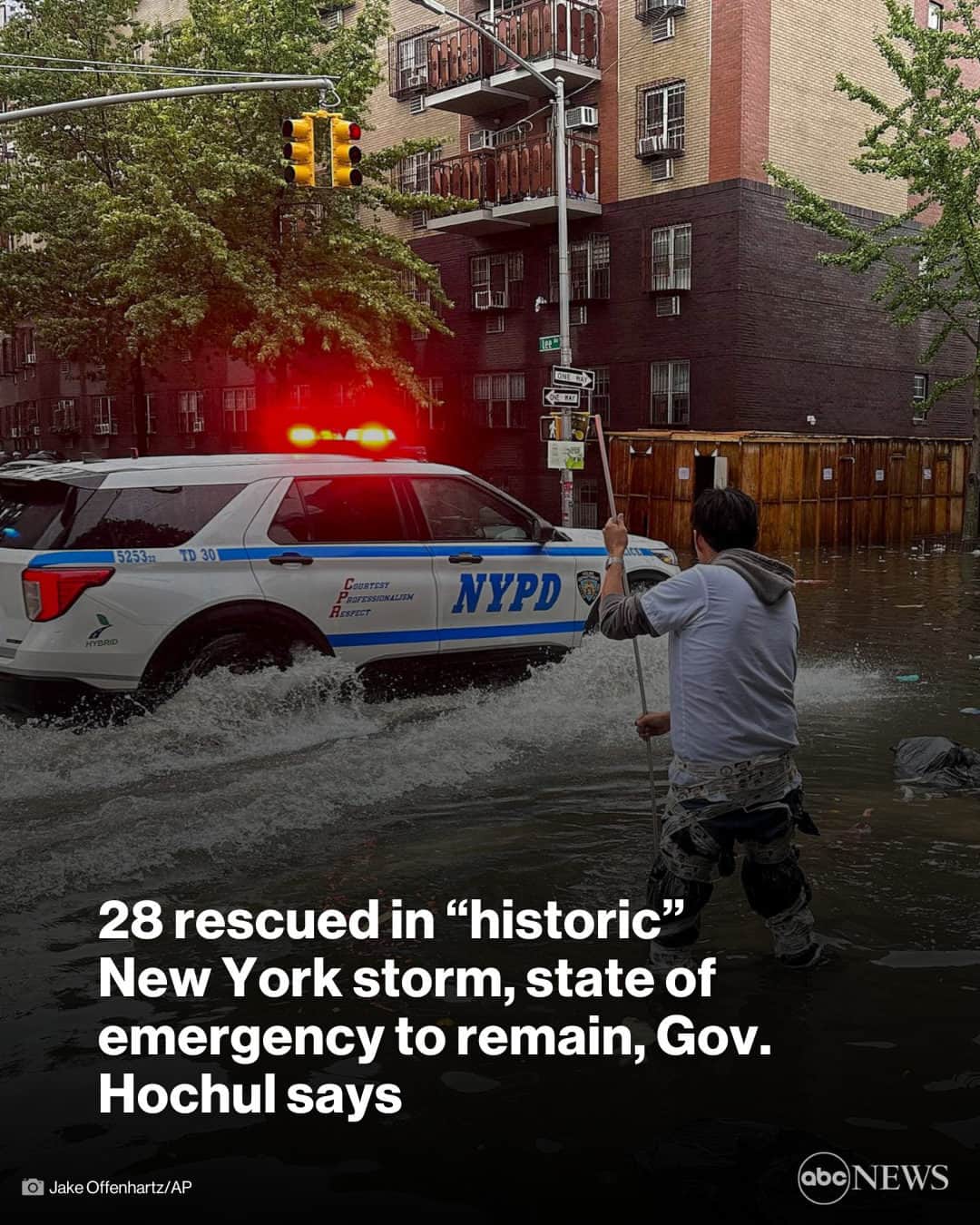 ABC Newsのインスタグラム：「Twenty-eight people were rescued in a "historic" storm which brought major flooding in New York City, Gov. Kathy Hochul said.  A state of emergency will remain in effect for the next six days, she said. No deaths were reported from the storm.  More at LINK IN BIO.」