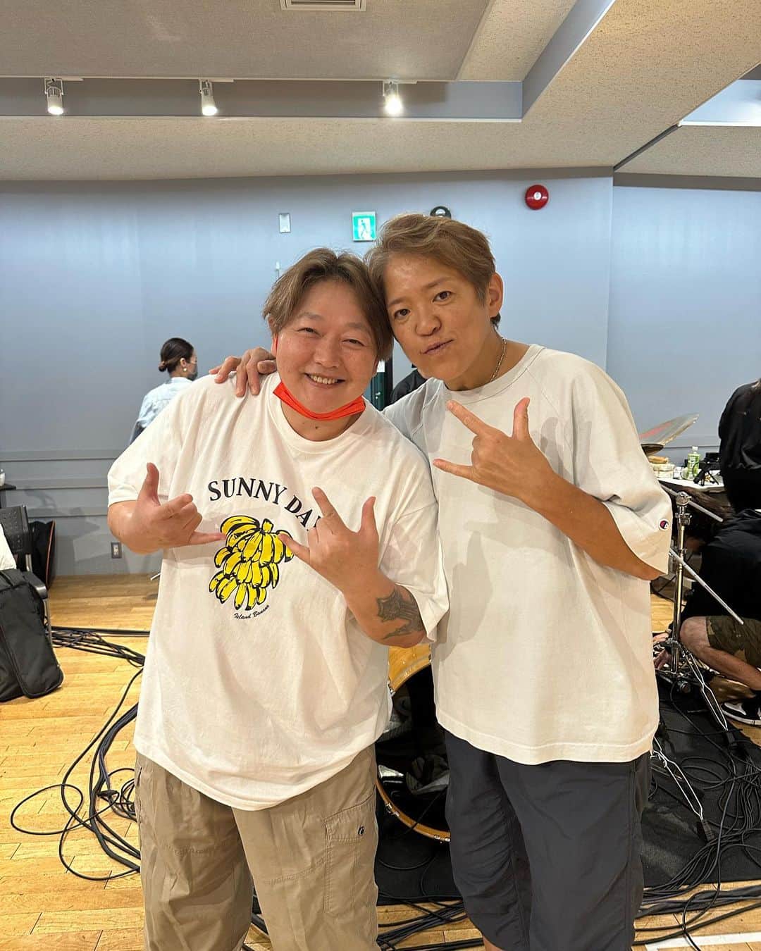 ライオネス飛鳥のインスタグラム：「いよいよ「THE TOP」当日がやってきた‼️  今日は自分の引退式以来、みんなの前で千種と並んで立つ記念すべき日！ この日を迎えるまで…お互いに言い尽くせないたくさんの経験をしてきた。 自分達でも漠然としてこの日を迎えるとは思ってなかった。  この日を迎えられて今本当に嬉しい。 千種と並んでみんなに会えること、2人で何かを成せること、心から嬉しい。  明日は2人でブチかますよ！ みんなも一緒にブチかまそう‼️ おもいっきり楽しもう❣️  あの時に戻ってまた新しい夢を見よう！  この日を迎えるに当たって携わってくださった全ての人に感謝してます！  #クラッシュギャルズ #長与千種 #ライオネス飛鳥 ＃「THE TOP」 #新しい夢 #おもいっきり楽しもう」