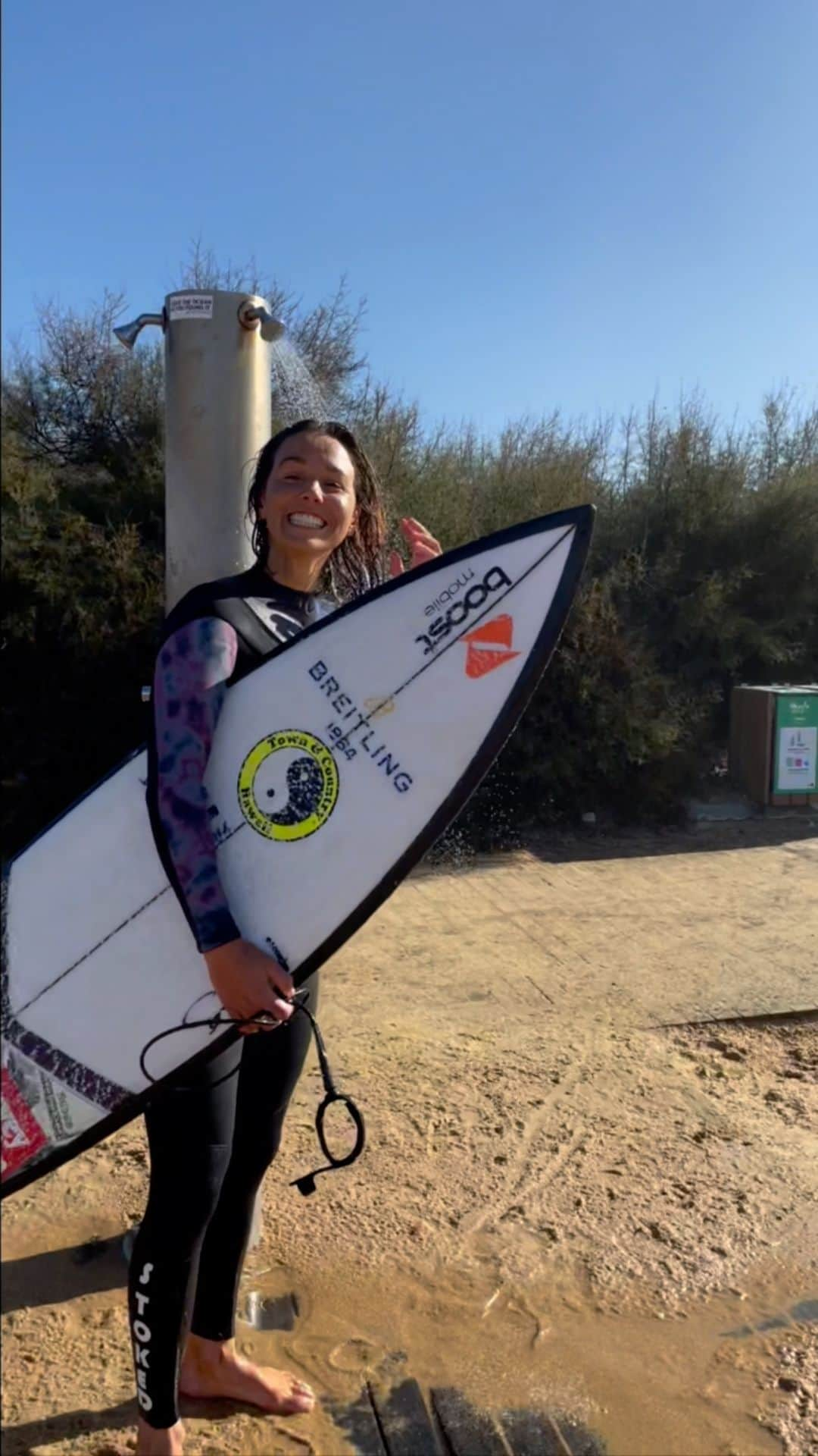 サリー・フィッツギボンズのインスタグラム：「Time travel to one of my fav spots 🇵🇹 Can’t wait to compete here @wsl #EriceiraPro this week 🌊」