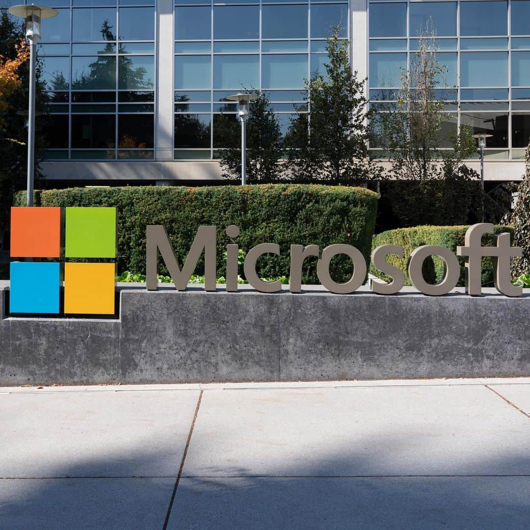 Microsoftさんのインスタグラム写真 - (MicrosoftInstagram)「September 30th vs October 1st」10月1日 1時35分 - microsoft