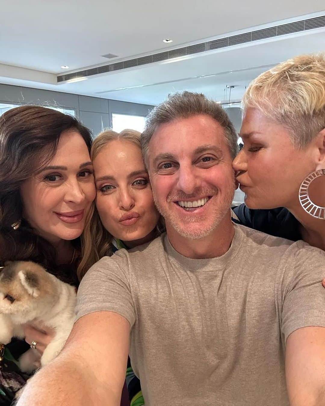 アンジェリカのインスタグラム：「Setembro foi tão especial. Queria poder colocar mais foto nesse carrossel. Lindas histórias, trocas e momentos incríveis! #dumpsetembro」