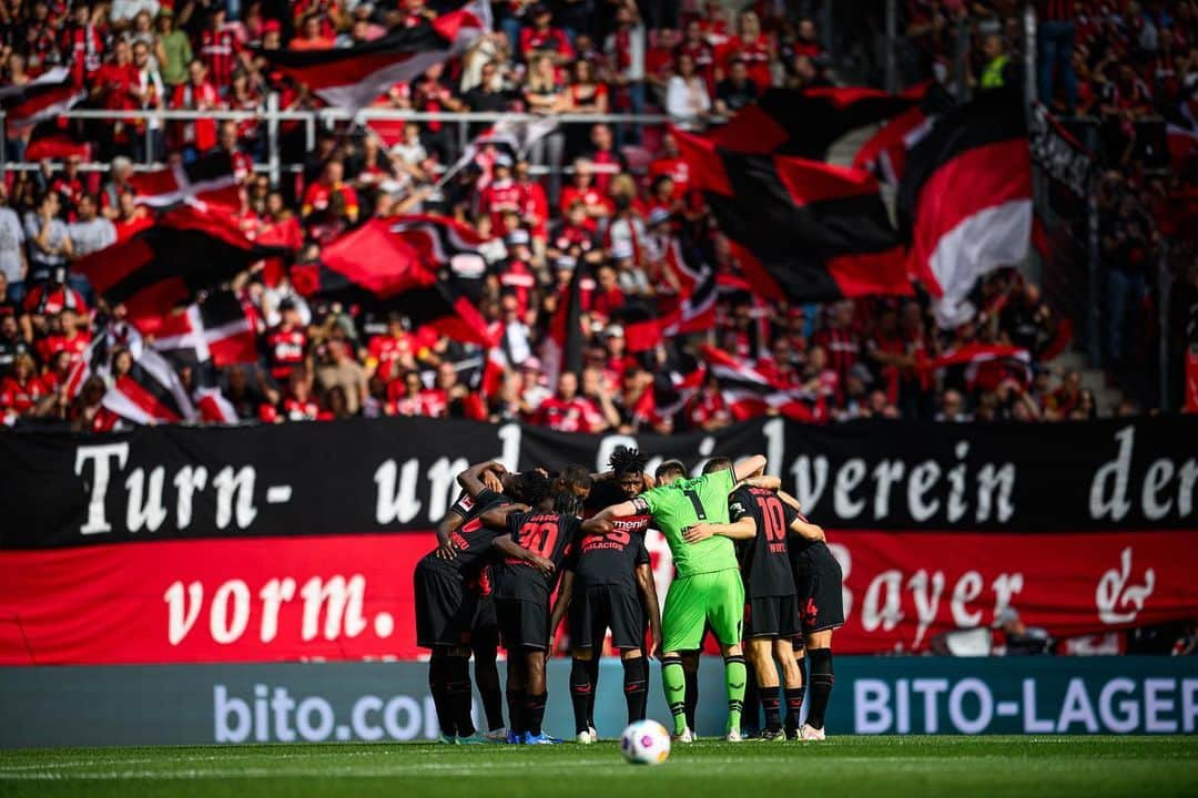 グラニト・ジャカのインスタグラム：「THIS TEAM ❤️🖤 DIESE MANNSCHAFT ❤️🖤 #werkself #gx34」