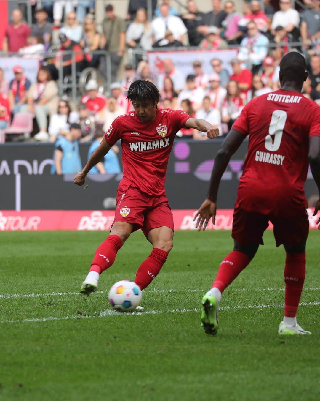 伊藤洋輝さんのインスタグラム写真 - (伊藤洋輝Instagram)「Did it again ⚪️🔴 #vfbstuttgart」10月1日 1時45分 - hiroki_ito38