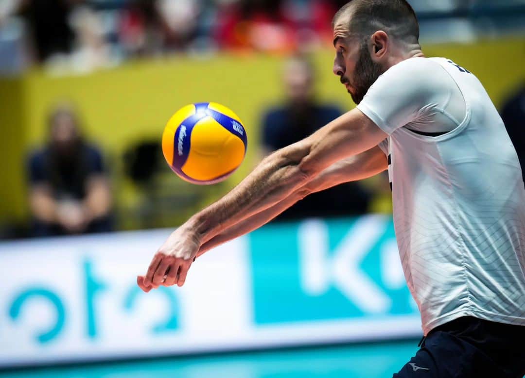 USA Volleyballさんのインスタグラム写真 - (USA VolleyballInstagram)「ICYMI The U.S. Men 🇺🇸💪 took a strong first step on the Road to Paris with a 🧹 sweep (25-20, 25-16, 25-19) of Egypt 🇪🇬 on Saturday at the Olympic Qualifier in Tokyo.  Story and stats at 🔗  in our bio」10月1日 1時46分 - usavolleyball