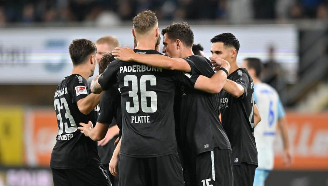 フェリックス・プラッテさんのインスタグラム写真 - (フェリックス・プラッテInstagram)「Geile Teamleistung 🔥 + 3 💪🏼 Danke für den super Support 🔵⚫️ #nevergiveup  @scp07_official   Alles gute @s04 ✊🏼🔵⚪️」10月1日 1時46分 - felixplatte
