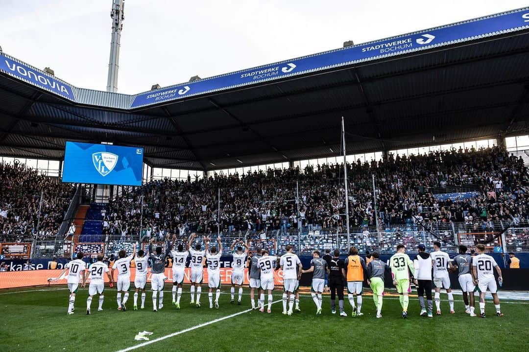 ユリアン・ヴァイグルのインスタグラム：「Auswärtssieg! @borussia 🙏💪🏽」