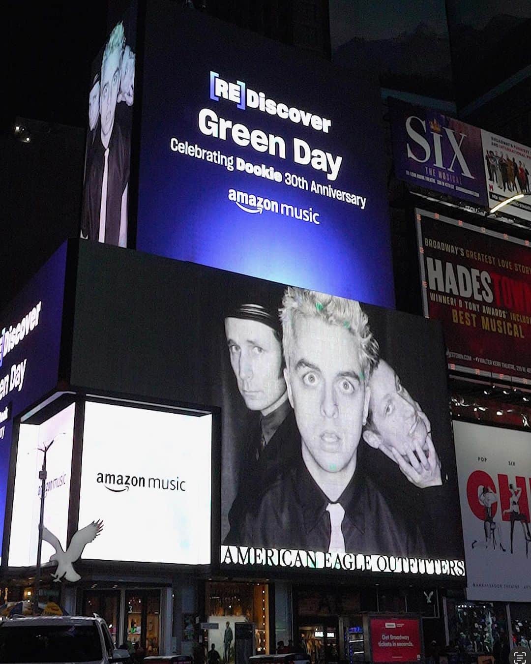 Green Dayのインスタグラム：「Hey, that's us! Now go ask Alexa to play Green Day Spotlight on @AmazonMusic #Dookie30」