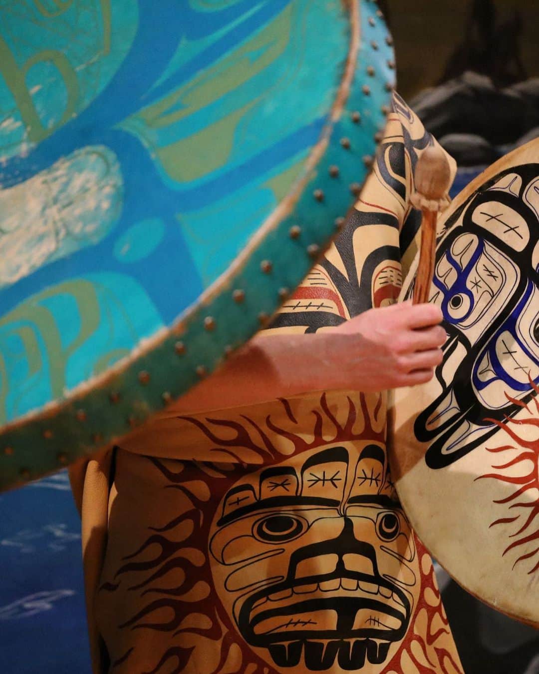 アークテリクスのインスタグラム：「At Arc’teryx, we’re committed to the Truth and Reconciliation Commission Calls to Action, today and into the future. This is fundamental to who we are: honouring and respecting the people who have lived on and protected these lands we love for millennia. It is our honour to partner with, and learn from, First Nations, Indigenous, Métis, Inuit, and Tribal communities - today, and into the future.  📸: Lisa Wilcox #arcteryx」