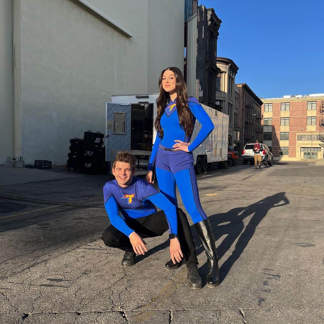 ジャック・グリフォーのインスタグラム：「The thunder twins are coming for you in 2024 ⚡️」
