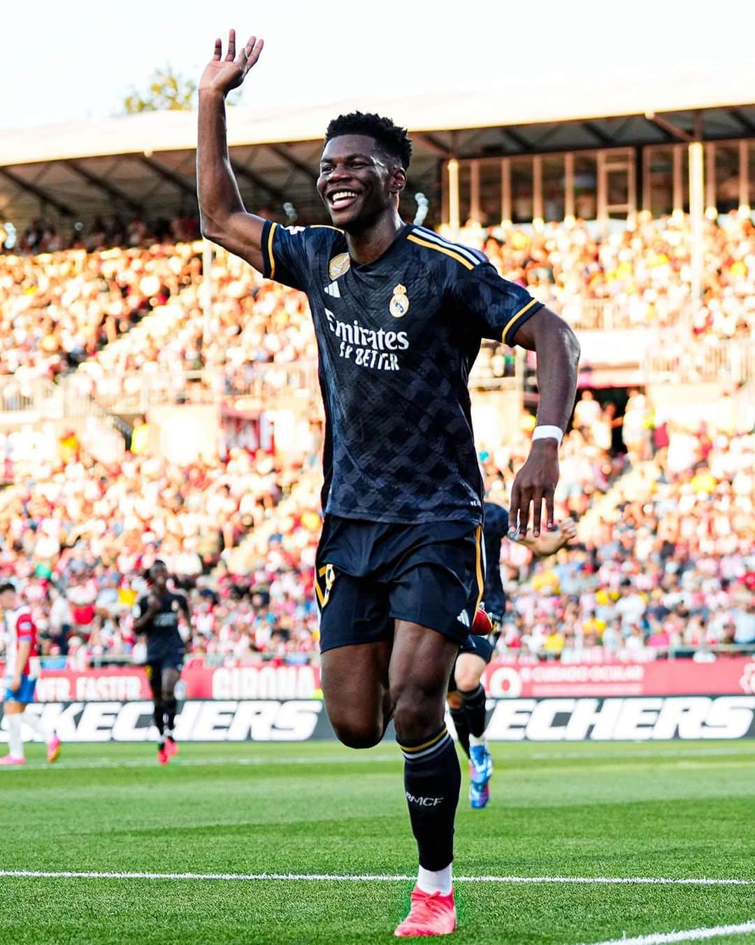 レアル・マドリードさんのインスタグラム写真 - (レアル・マドリードInstagram)「🚀 🤍  @AurelienTchm’s FIRST REAL MADRID GOAL! 🤩 ¡Primer gol como madridista! #GironaRealMadrid」10月1日 2時19分 - realmadrid