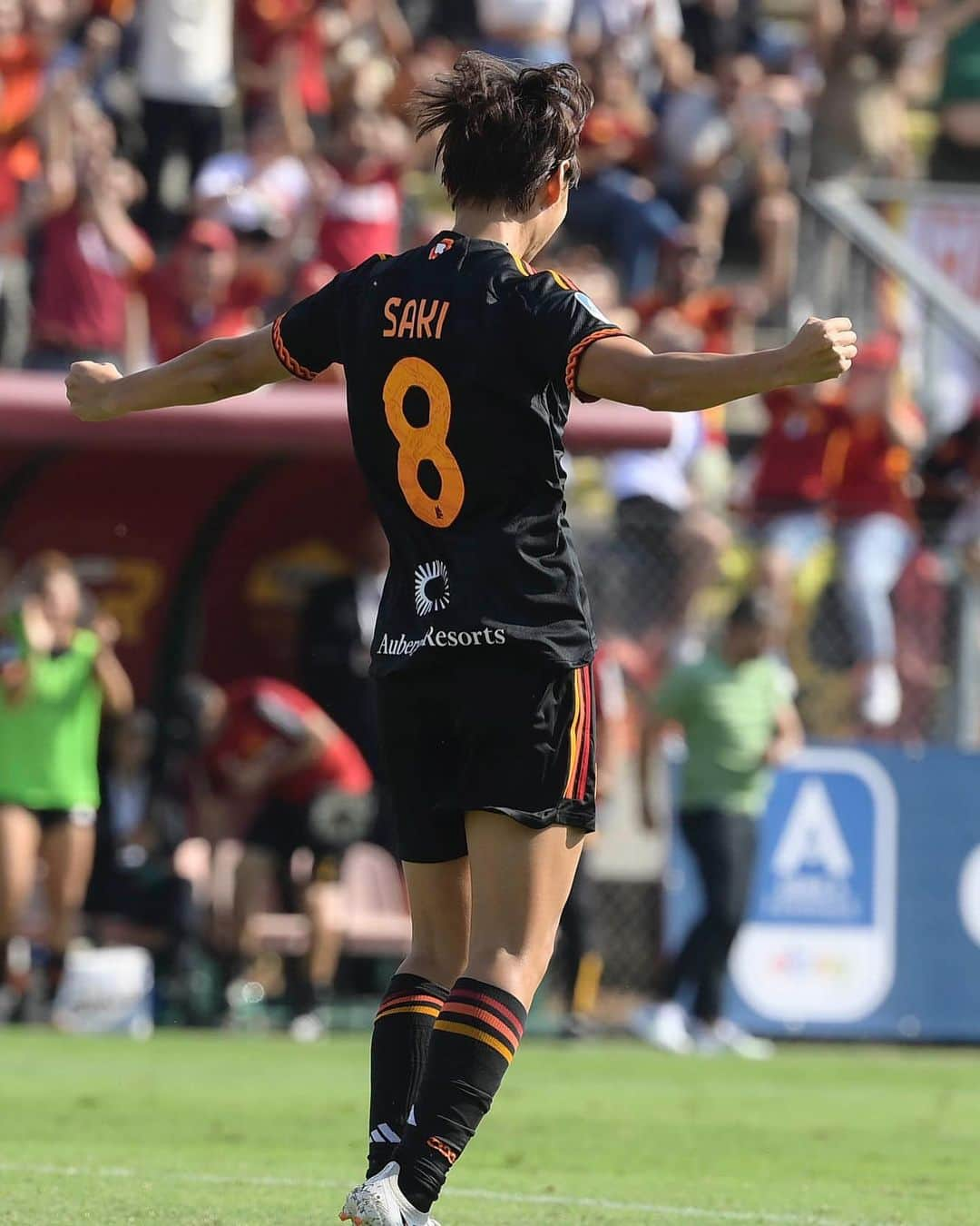 熊谷紗希のインスタグラム：「First ⚽️ in @asromawomen 💛❤️ ホーム開幕戦勝利👏🏻 そしてローマで初ゴールのおまけ付き😆🙌🏻 現地、そしてDAZNでもたくさんの応援本当にありがとうございます📣🙏🏻 とにかく勝ててよかった⚽️みんなに感謝❤️🙏🏻  さあここから10月は大連戦🔥👊🏻 またいい準備をしてチームの力になれるように頑張ります💪🏻 Daje Roma 💛❤️  #感謝」