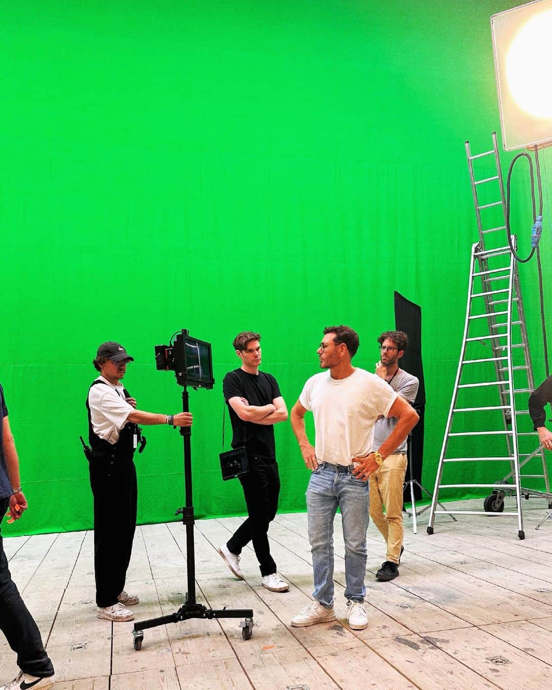 マート・アラスのインスタグラム：「Paris shoot day」