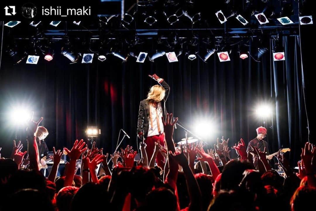 清春さんのインスタグラム写真 - (清春Instagram)「#Repost @ishii_maki  ・・・ 清春さん🌹   Live『Review』 at 渋谷WWW X  毎回最高を更新される。  これまでも今もこれからも ぜんぶが歌のなかに在りました。  今の清春さんのソロ、ほんとうに無敵です。  ぜひどこかで目撃されてください🌹」10月1日 2時33分 - kiyoharu_official