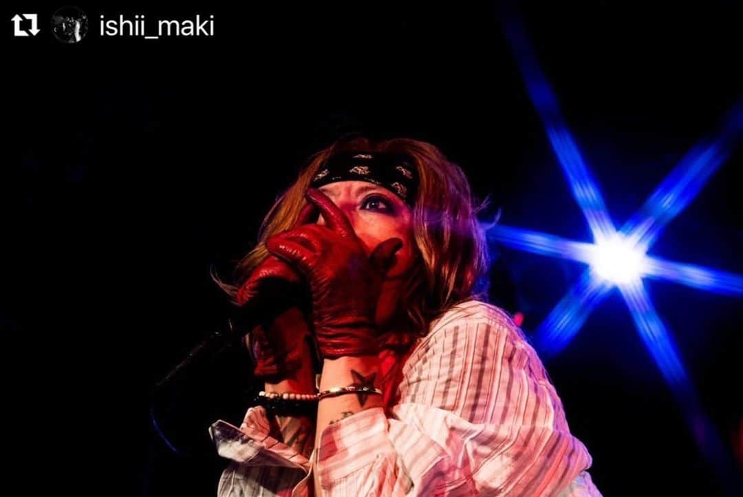 清春のインスタグラム：「#Repost @ishii_maki  ・・・ 清春さん🌹   Live『Review』 at 渋谷WWW X  毎回最高を更新される。  これまでも今もこれからも ぜんぶが歌のなかに在りました。  今の清春さんのソロ、ほんとうに無敵です。  ぜひどこかで目撃されてください🌹」