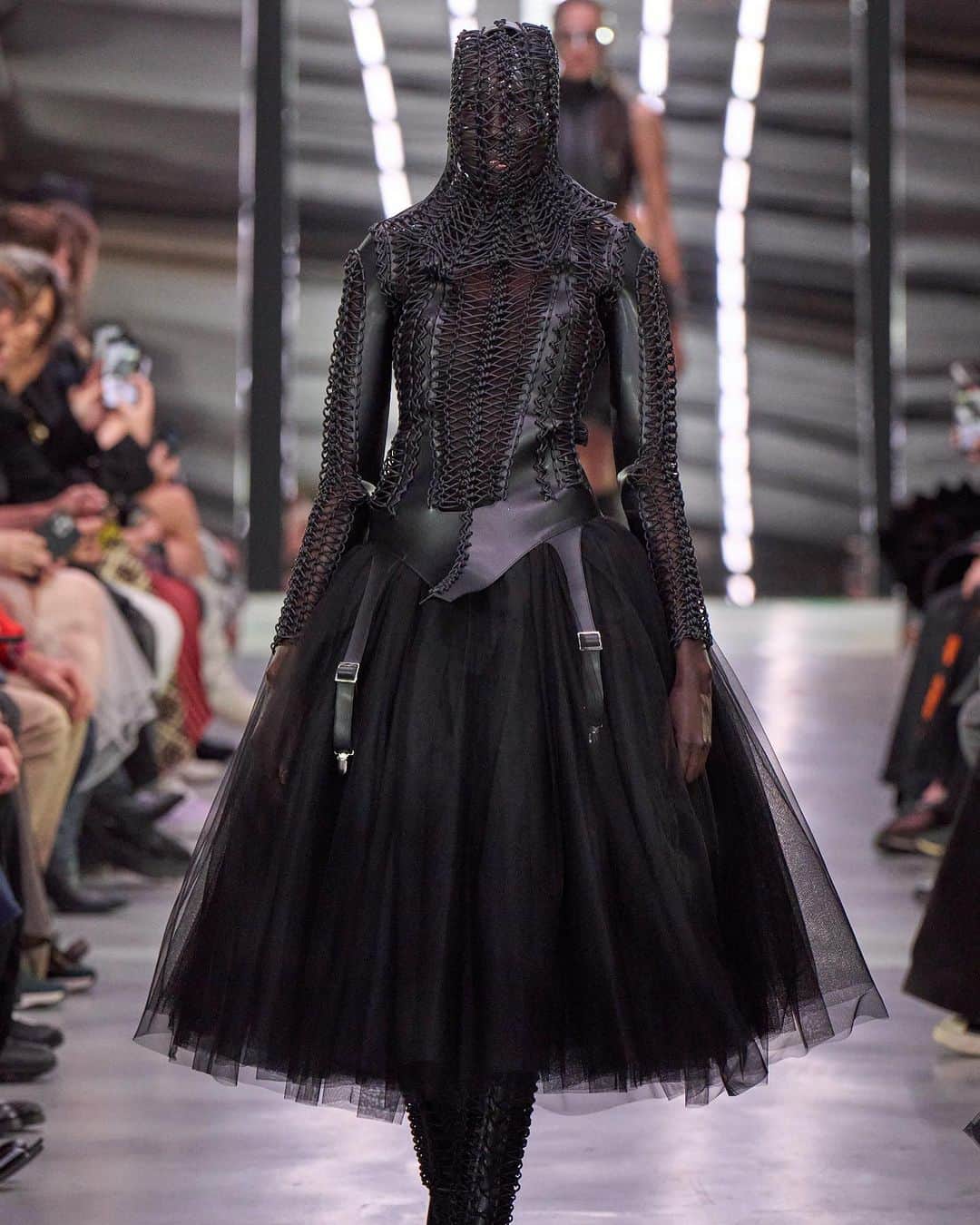 Vogue Parisさんのインスタグラム写真 - (Vogue ParisInstagram)「The most surreal and dreamlike collection of #ParisFashionWeek is hands down @NoirKeiNinomiya: Swipe left to discover his out of this world silhouettes.   #pfw #noirkeininomiya #commedesgarcons」10月1日 2時34分 - voguefrance