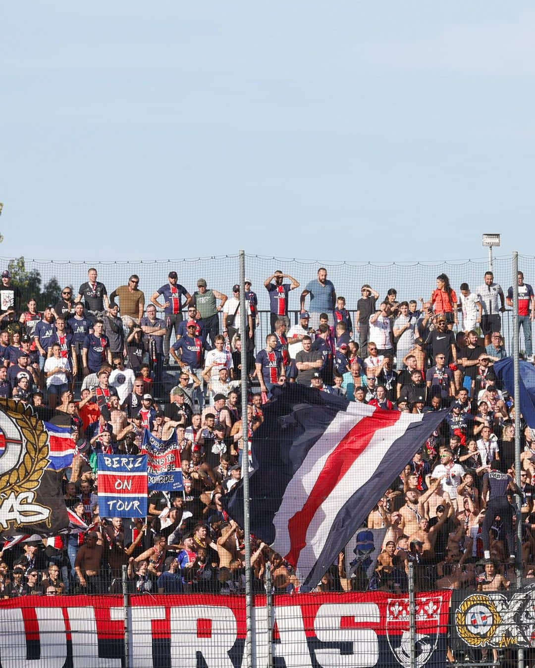 パリ・サンジェルマンFCさんのインスタグラム写真 - (パリ・サンジェルマンFCInstagram)「Thanks to the fans in Clermont! ❤️💙 Merci aux fans présents à Clermont ! ❤️💙  #CF63PSG #ParisSaintGermain #PSG #AllezParis #Ligue1」10月1日 2時36分 - psg