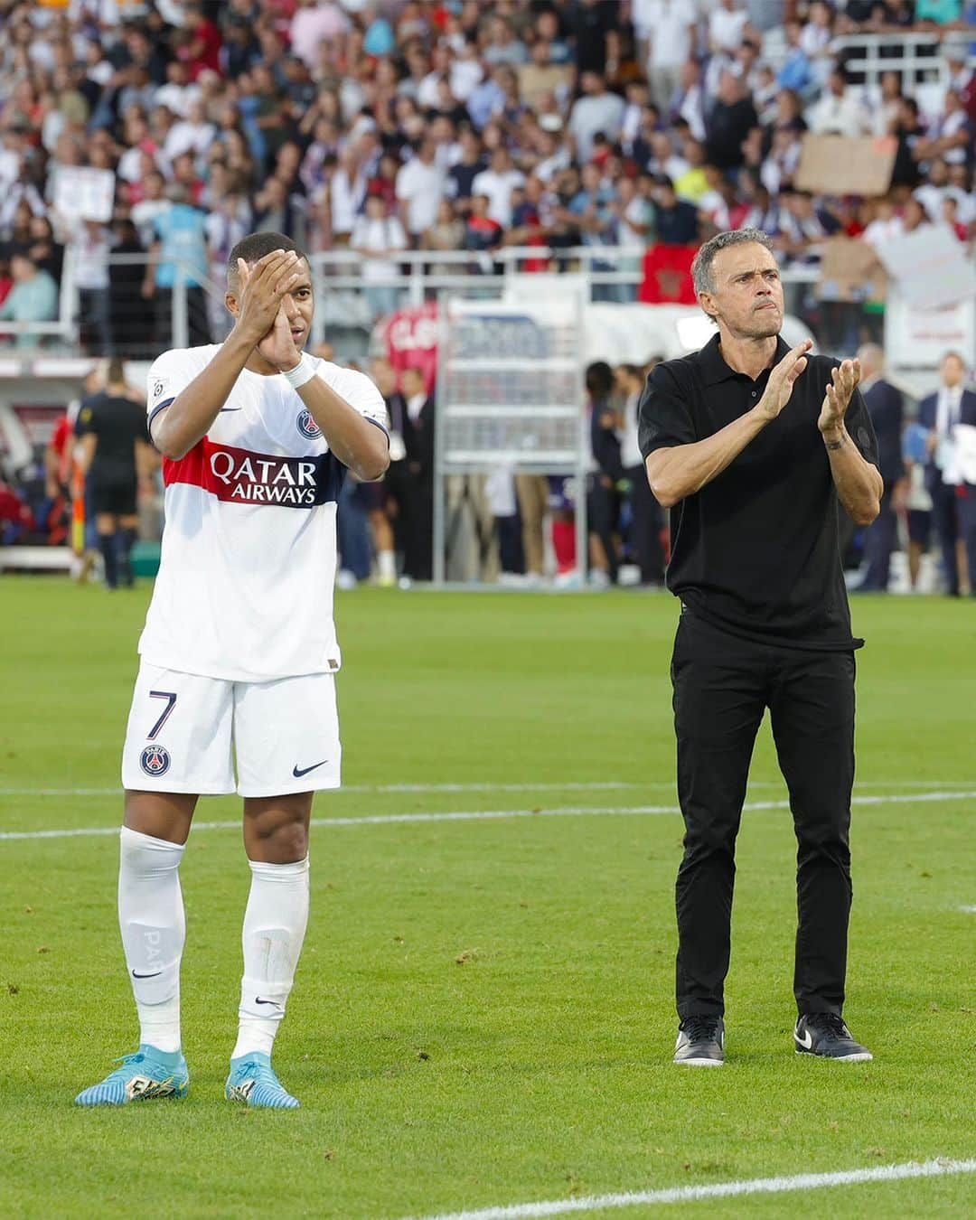 パリ・サンジェルマンFCさんのインスタグラム写真 - (パリ・サンジェルマンFCInstagram)「Thanks to the fans in Clermont! ❤️💙 Merci aux fans présents à Clermont ! ❤️💙  #CF63PSG #ParisSaintGermain #PSG #AllezParis #Ligue1」10月1日 2時36分 - psg