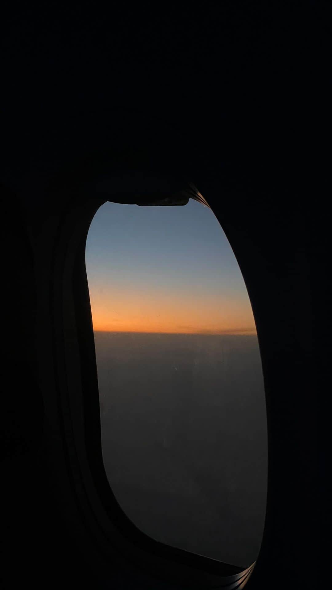 ジュリアナパイヴァのインスタグラム：「Bate e volta 🙏🏼✈️🎬❤️✨💫」