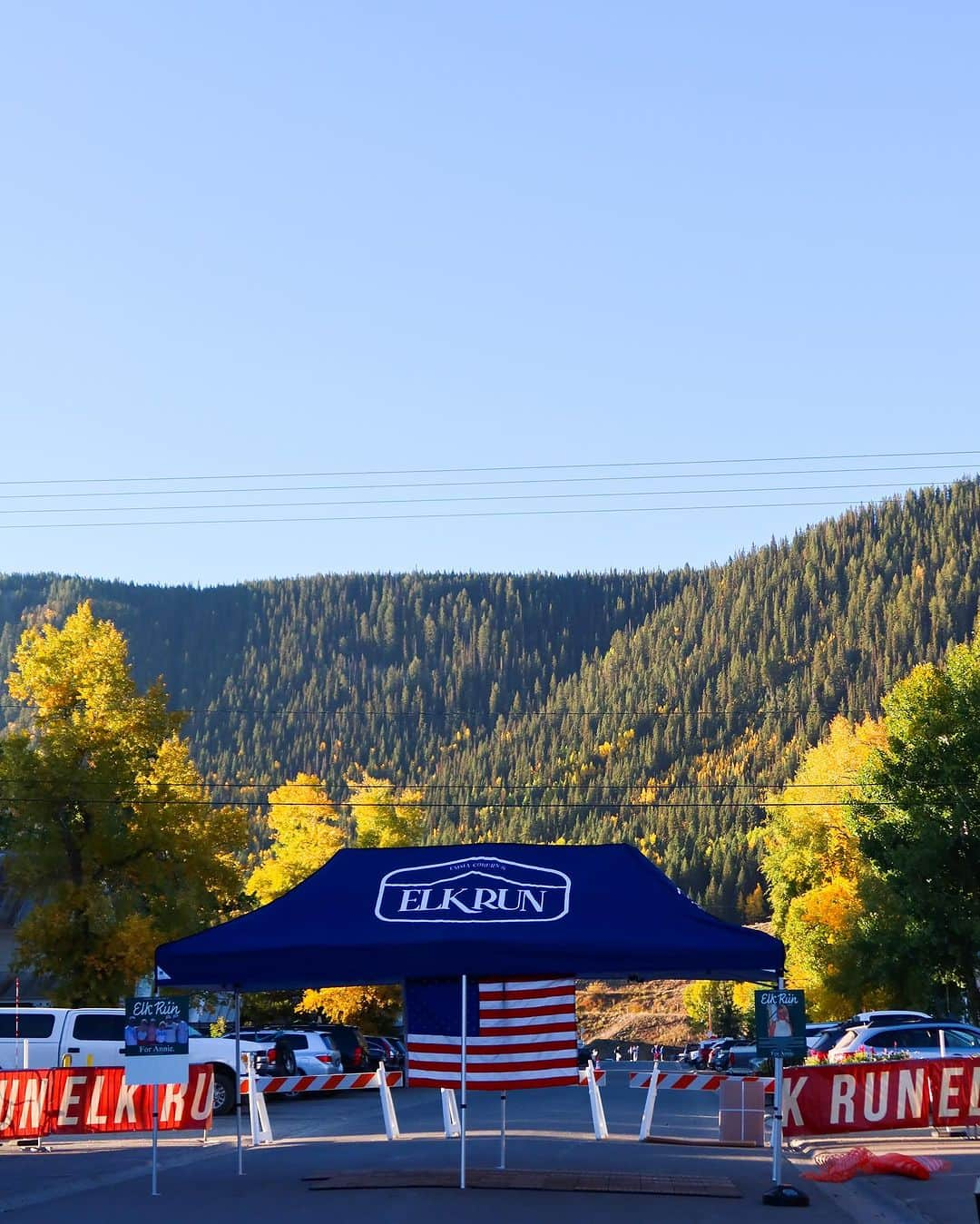 エマ・コバーンさんのインスタグラム写真 - (エマ・コバーンInstagram)「@elkrun5k 2023 was a success! Thank you to everyone who traveled to Crested Butte to race, our amazing volunteers and sponsors, and @living_journeys 💙It’s time to party!」10月1日 2時53分 - emmacoburn