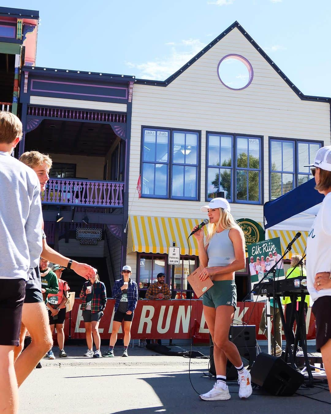 エマ・コバーンさんのインスタグラム写真 - (エマ・コバーンInstagram)「@elkrun5k 2023 was a success! Thank you to everyone who traveled to Crested Butte to race, our amazing volunteers and sponsors, and @living_journeys 💙It’s time to party!」10月1日 2時53分 - emmacoburn