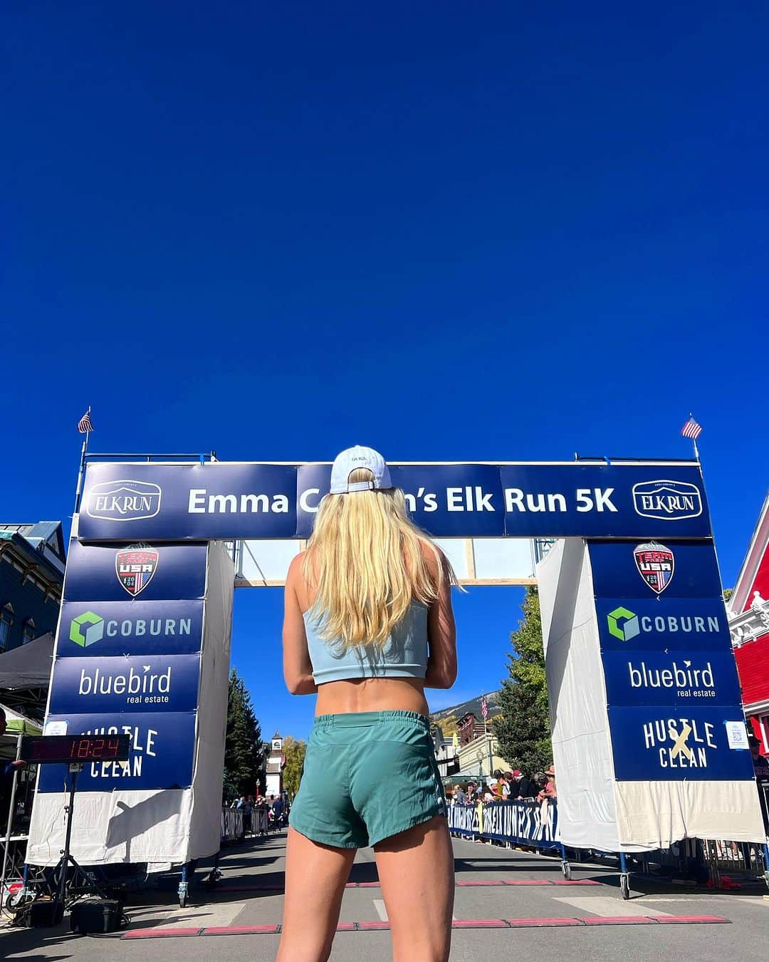 エマ・コバーンさんのインスタグラム写真 - (エマ・コバーンInstagram)「@elkrun5k 2023 was a success! Thank you to everyone who traveled to Crested Butte to race, our amazing volunteers and sponsors, and @living_journeys 💙It’s time to party!」10月1日 2時53分 - emmacoburn