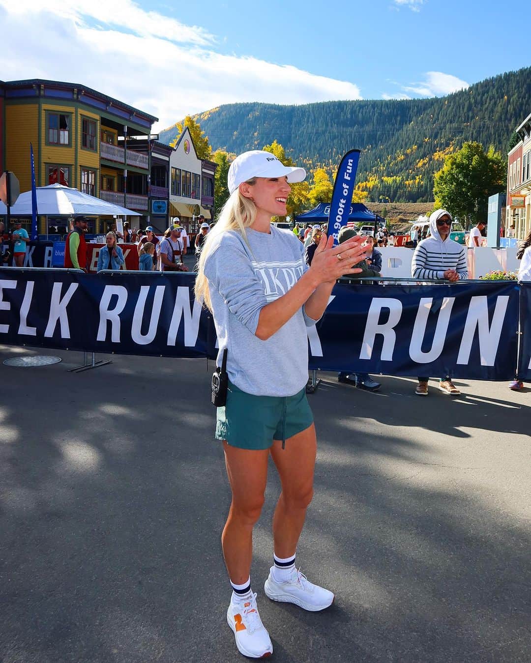 エマ・コバーンのインスタグラム：「@elkrun5k 2023 was a success! Thank you to everyone who traveled to Crested Butte to race, our amazing volunteers and sponsors, and @living_journeys 💙It’s time to party!」