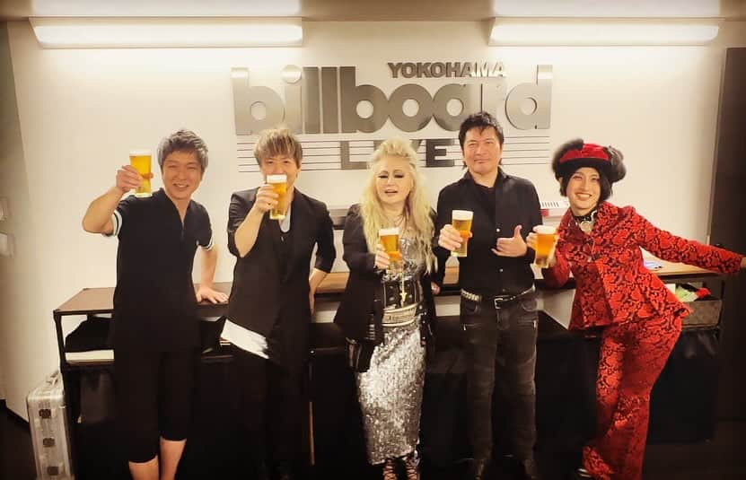 JILLのインスタグラム：「Billboard横浜。 昼夜、無事終了💕 乾杯🍻  #09月30日歌える!J-POP黄金のヒットパレード決定版! #09月30日billboardlive横浜 ———————————— #09月30日billboardlive横浜 #歌えるJ-POP黄金のヒットパレード決定版 #10月03日billboardlive大阪 #10月29日REDROCKS #11月03日西条市ストーンハンマー #11月04日西条市こけら落とし  ———————————— #jillpersonz  #personz  #youtubepersonzチャンネル #note  #jillpersonz  #エアプレ #JILLプレ #ラジオ高崎 #三味線jill屋」