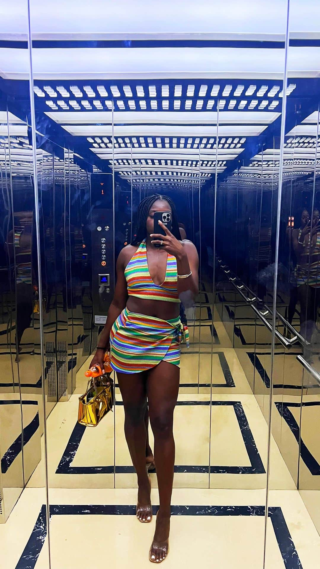 アシャ・フィリップのインスタグラム：「Ghana you were fabulous❤️❤️❤️  Thank you @queenchristabel for showing me the way😘…. I shall be back‼️🇬🇭  #ghana #accra #travel #holiday #vacation #explore」