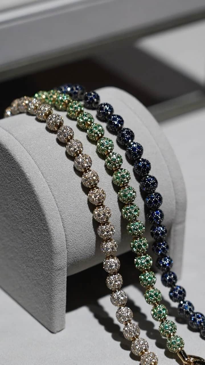のインスタグラム：「An exclusive glimpse inside #Sothebys event with @genesishousenyc to celebrate the ‘For the Boys’ jewelry exhibition featuring David Yurman, now open at Sotheby’s New York.   #DavidYurman #SothebysJewels」