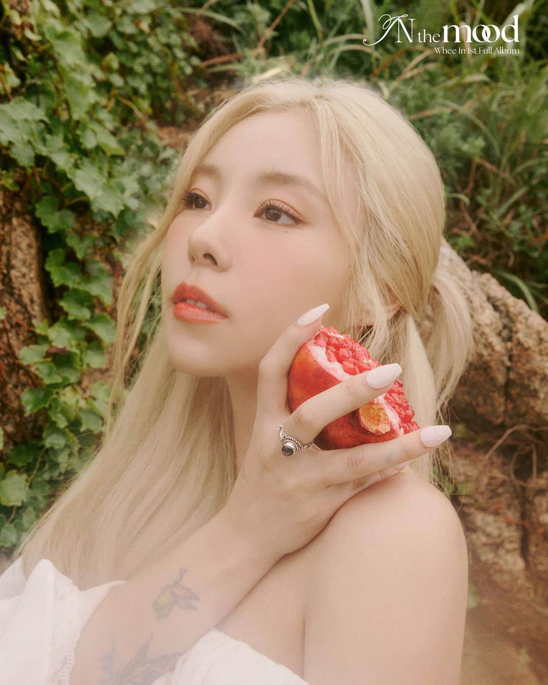 フィインさんのインスタグラム写真 - (フィインInstagram)「-  Whee In 1st Full Album [IN the mood]  CONCEPT PHOTO #4  #휘인 #IN_the_mood  2023.10.12.6PM #COMINGSOON」10月1日 12時25分 - whee_inthemood