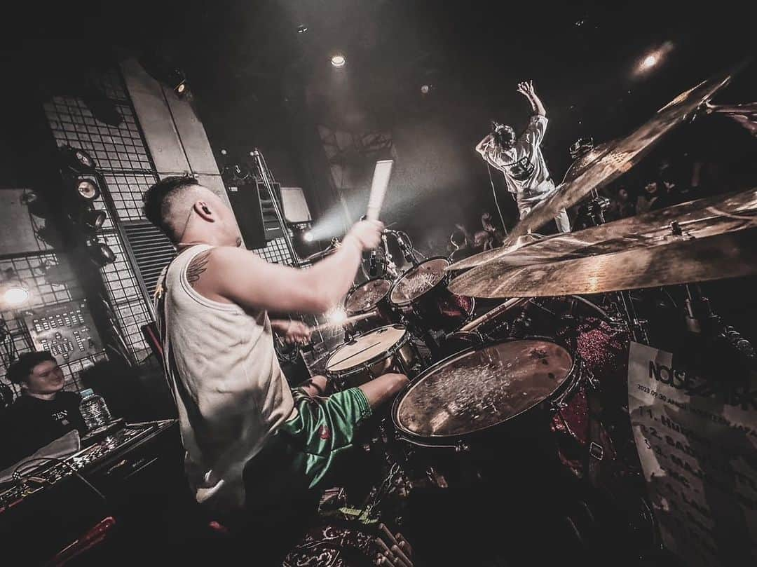 UTAさんのインスタグラム写真 - (UTAInstagram)「. . . . . 京都MUSEありがとうございました👍 @crystallake777 感謝✌️ @crowsalive_jpn よろしく！  昨日から始まったツアー！残り4箇所がっつしやろーぜ💪  今日は神戸！！ みんなよろしく✌️  #noisemaker #crystallake  #crowsalive」10月1日 12時26分 - uta_boby_noisemaker