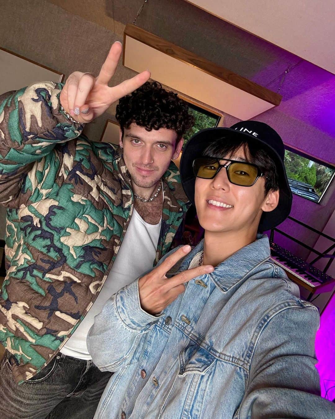 ケビン のインスタグラム：「love u like that @lauvsongs ✌🏻💙」