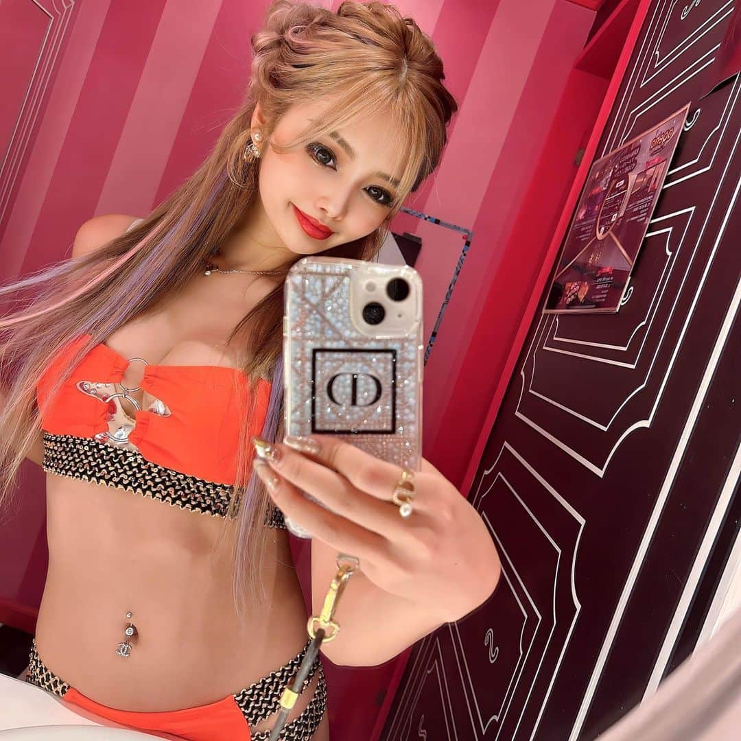 ゆうのインスタグラム：「. 可愛いiPhoneケース🥺💖 もお何年も @9_deco にお願いしてます🥹 . #バーレスクバーレスク大阪 #バーレスク大阪ゆう #北新地 #ギャルダンサー #デコ電」