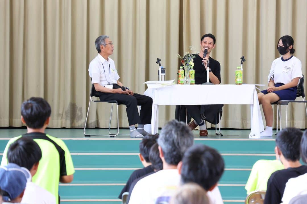 島田市のインスタグラム：「六合まつりで、島田市出身・元プロサッカー選手の成岡翔さんによるトークショーが行われました。子どもたちからは、いろいろな質問が飛び交い、回答を通して現役時代の苦労や経験などをお聞きしました。 #島田市 #しまだ #Shimada #静岡県 #Shizuoka #Japan #六合 #六合まつり #サッカー」