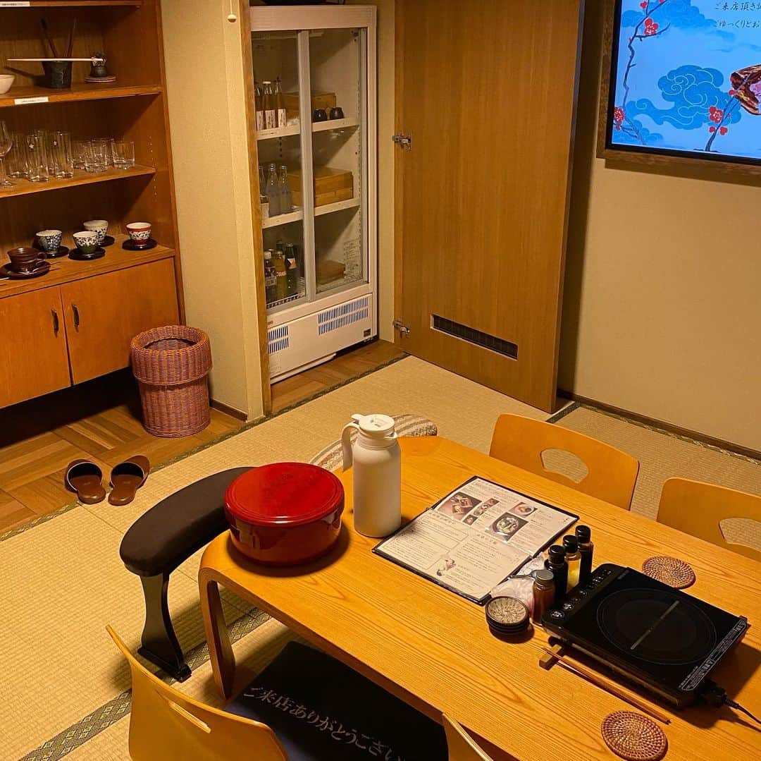 ELENAさんのインスタグラム写真 - (ELENAInstagram)「. PRにて　@kunsei_izumiya に🍲 誰とも会わない非接触の全個室で旅館に来た気分だった😆 ご飯も全部燻製で美味しかった😌 . #PR #燻製いづみや」10月1日 12時31分 - elenya_chan