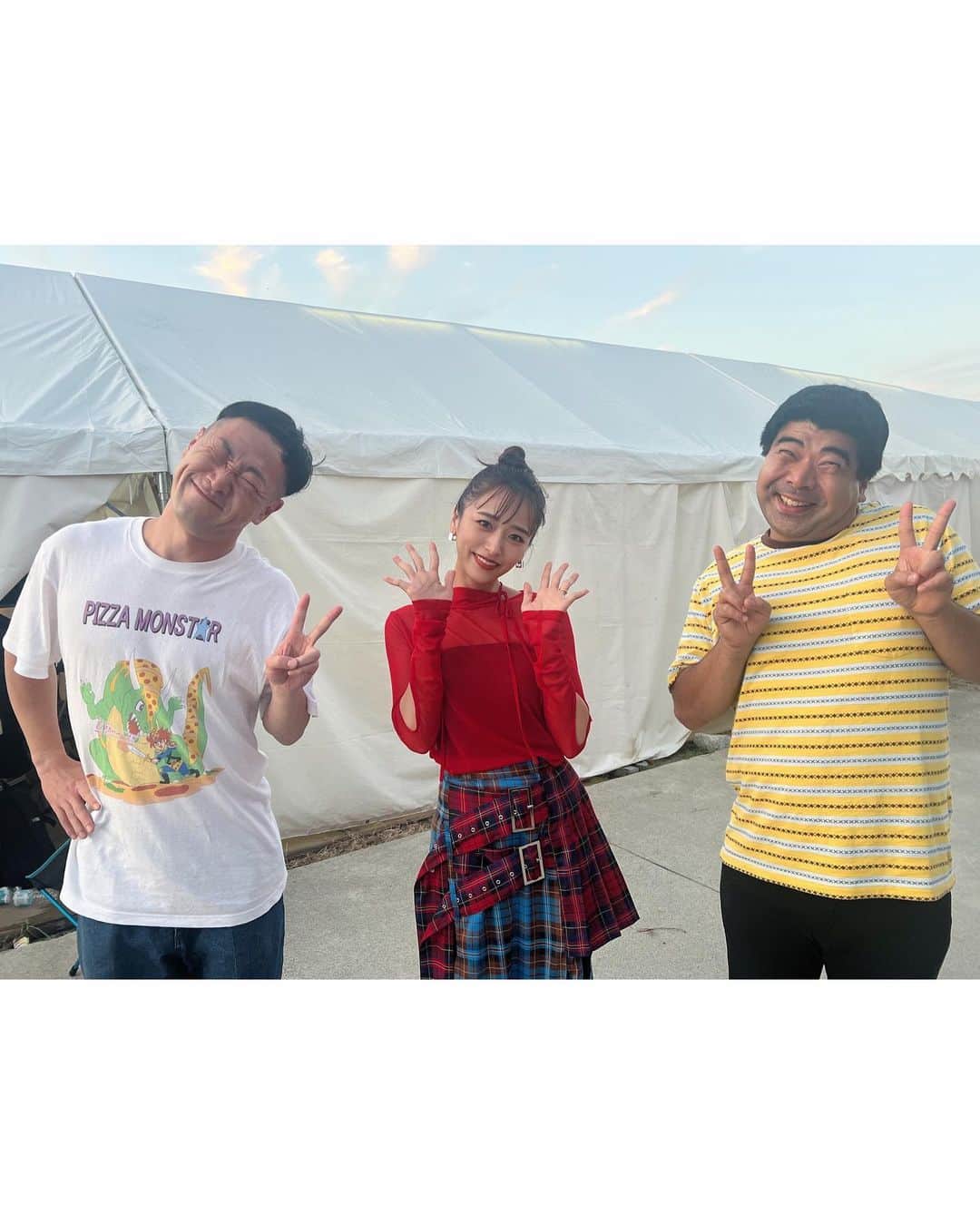 近藤千尋のインスタグラム：「大洗町最高でした💕🎆🐟🍚 #大洗町海上花火大会  MC無事に終わりました🥹 インポッシブルさんと💕  また行きたいなぁ〜💛🥹 今日はオフなので朝から公園はしご😍笑 子供達とたっぷり遊ぶよー😆‼️‼️‼️」