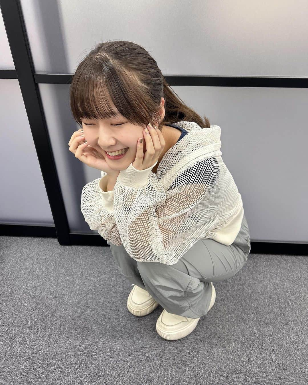 新倉愛海のインスタグラム：「みんなの幸せな姿をいっぱい見つめていたい👀 ⁡ #アプガ2 #にきちゃん #私服 #ポニーテール #Japaneseidol」