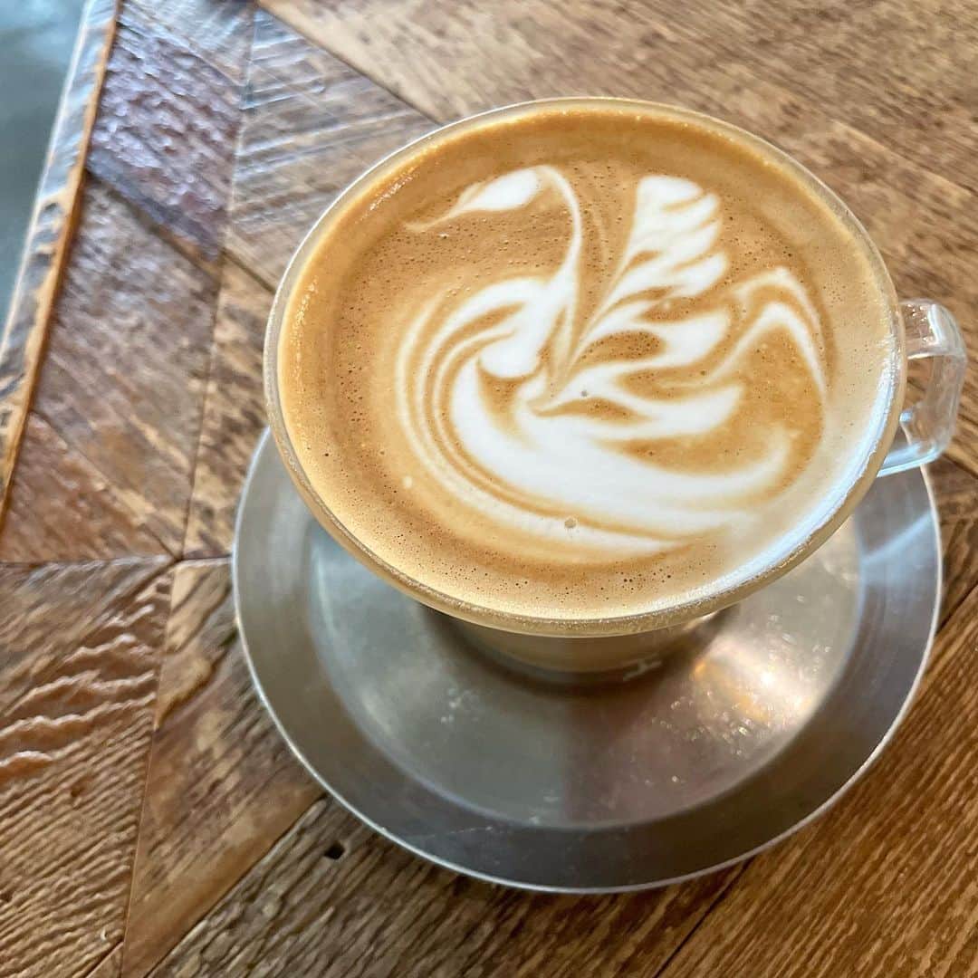 のインスタグラム：「🦢☕🫶」