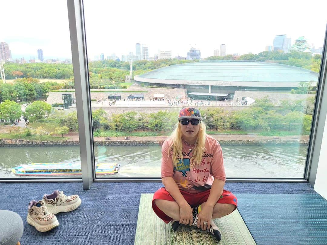 DJ KOOさんのインスタグラム写真 - (DJ KOOInstagram)「大阪 #読売テレビ さんに来ています！！  健康第一で10月もよろしくお願いします！！   #DJKOO」10月1日 12時51分 - dj_koo1019