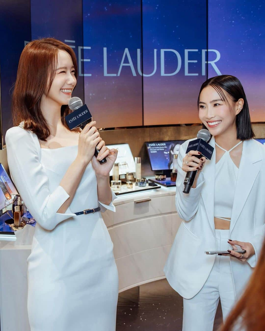 ソニアさんのインスタグラム写真 - (ソニアInstagram)「Cute day out with @yoona__lim 🥹🫶🏻 @esteelauder_sg went big and brought the OG K-pop icon to our shores! Can’t wait to share more moments with you guys soon 🩵   #EsteeLauderSG #AdvancedNightRepair #yoona」10月1日 12時45分 - soniachew