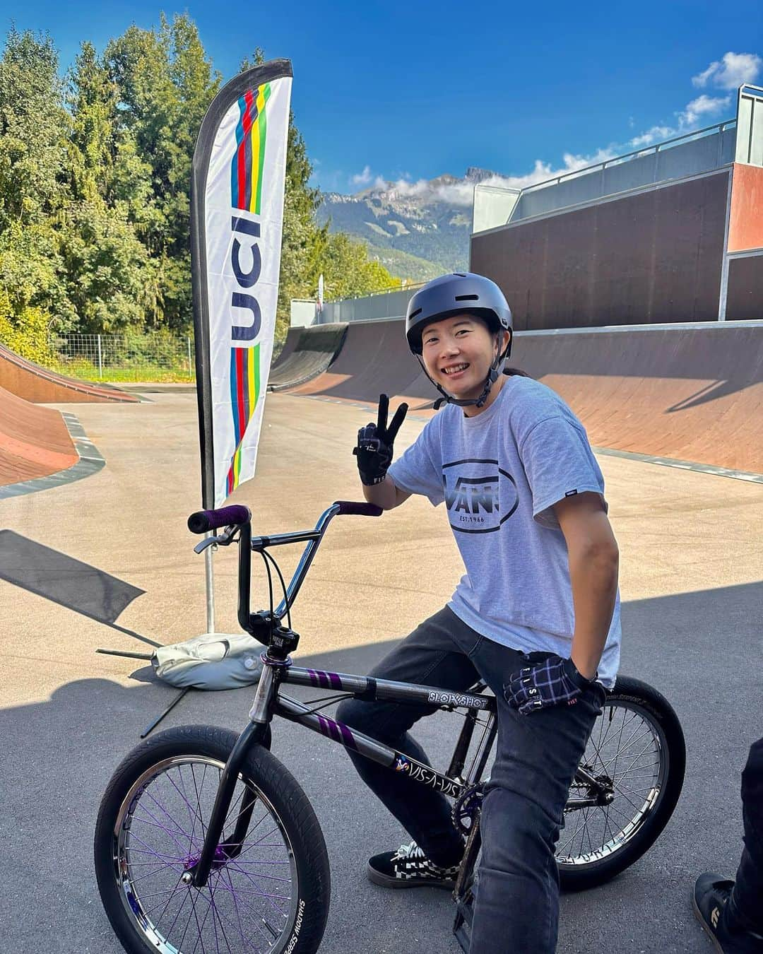 大池水杜さんのインスタグラム写真 - (大池水杜Instagram)「Finished 4th place at C1 UCI World Cycling Center, Aigle 🇨🇭 予選5位からの決勝4位でした！ 応援ありがとうございました！  2,3 📸 @fatbmx 🙏🏻  @visavis_jp #slopeshot #VANS #bern #タウン情報おかやま #ライト電業 #bmx #bmxgirl #bmxfreestyle #bmxwomen」10月1日 12時46分 - minato_oike