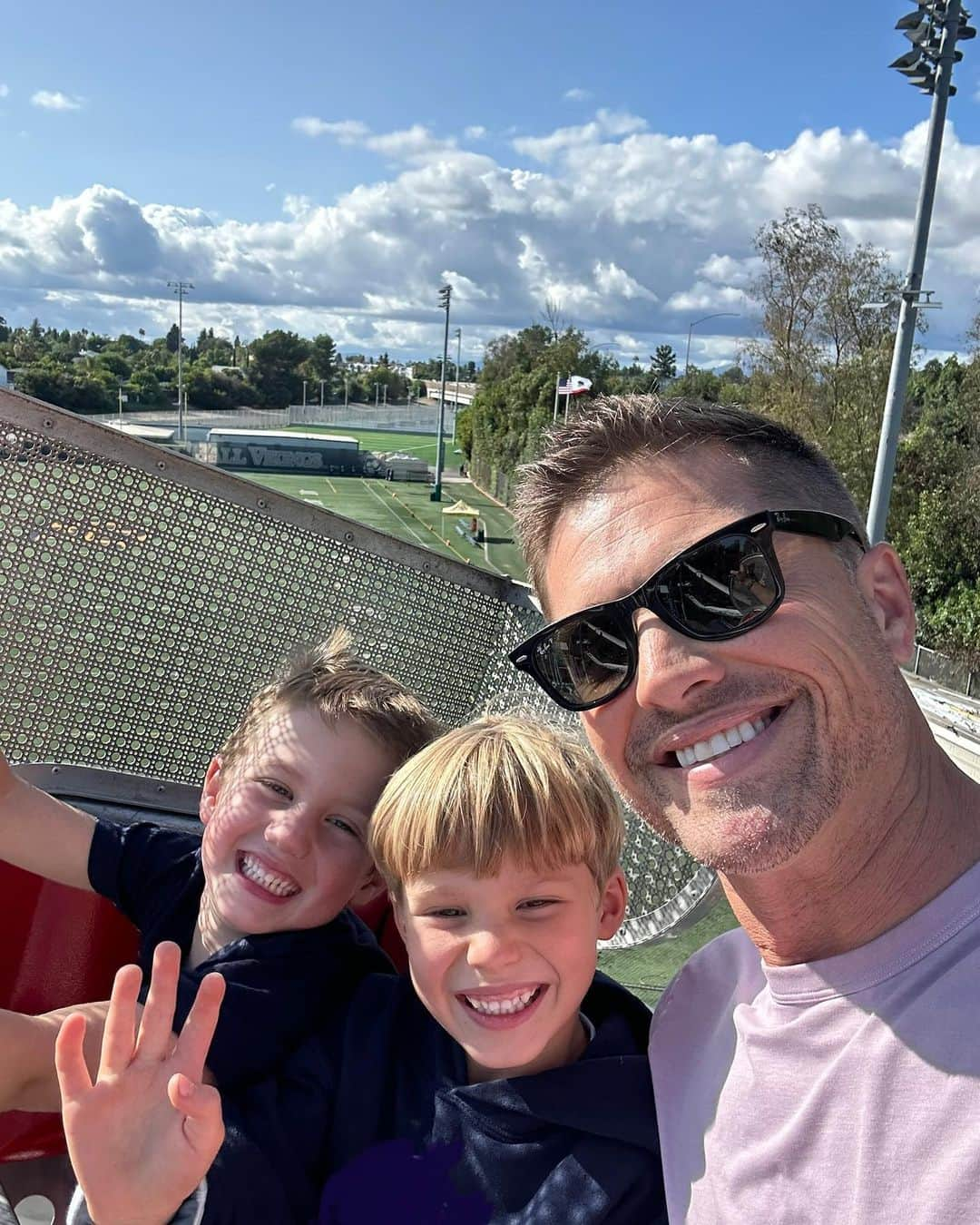 エリック・ウィンターさんのインスタグラム写真 - (エリック・ウィンターInstagram)「Saturday with my dude…. What a day! #tennis #carnival #homecomingfootballgame #caliwater」10月1日 12時54分 - ebwinter