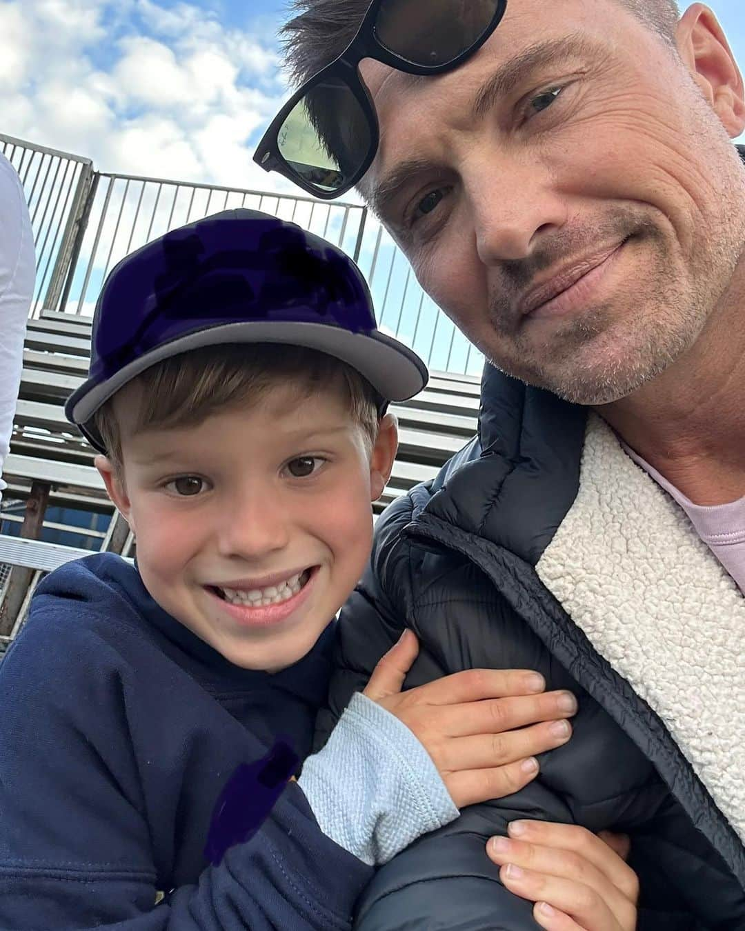 エリック・ウィンターさんのインスタグラム写真 - (エリック・ウィンターInstagram)「Saturday with my dude…. What a day! #tennis #carnival #homecomingfootballgame #caliwater」10月1日 12時54分 - ebwinter