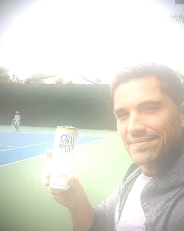 エリック・ウィンターのインスタグラム：「Saturday with my dude…. What a day! #tennis #carnival #homecomingfootballgame #caliwater」