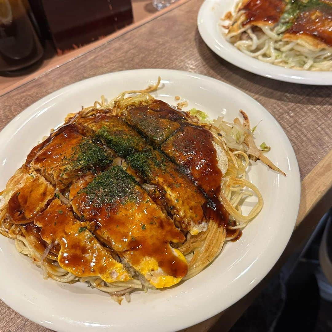 村上なつみのインスタグラム：「母と2人で広島旅行 9月の終わりとは思えない暑さだった💦  大学生のボランティアみたいな人に"夏休みですか？"と聞かれて"あ、有給です！"と答えて社会人実感した😂」