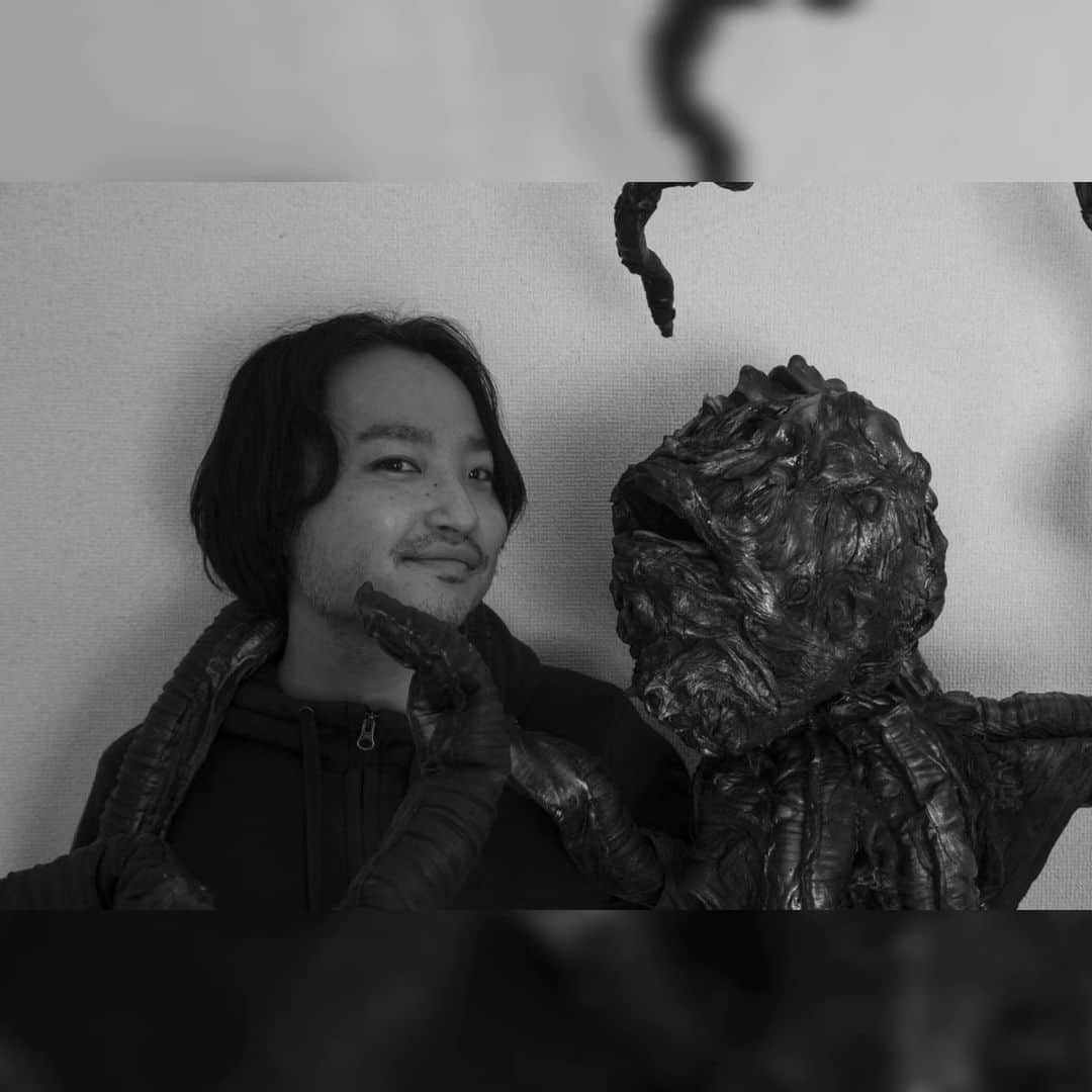 宇賀那健一のインスタグラム：「東京大学、教養学部の学術フロンティア講義『異物？』というテーマの13回の連続講義のうちの11月15日5限(17:05～)講師として講義させていただきます。13回の講義のうち12回はそれぞれ違う東大の教授らしく、唯一の外部講師として僕に何が話せるのだろうと思いつつ、異物くんを連れて90分話してきます。まさか、僕が東大で講義することがあるなんて思わなかった。それにしても送られてきたメールの『異物』に対する前提がすごい。  I will be giving a lecture on November 15, 5th period (from 5:05 p.m.) as a lecturer in a series of 13 lectures on the theme of "Extraneous Matter?" at the University of Tokyo. 12 of the 13 lectures will be given by different professors at the University of Tokyo, and I will be the only outside lecturer. I will be speaking for 90 minutes with my beloved creature from my film "EXTRANEOUS MATTER -COMPLETE EDITION-". Still, I never thought I would ever be a lecturer at the University of Tokyo, the smartest university in Japan.  #東京大学  #universityoftokyo #異物完全版 #Extraneousmattercompleteedition #kenichiugana #宇賀那健一」