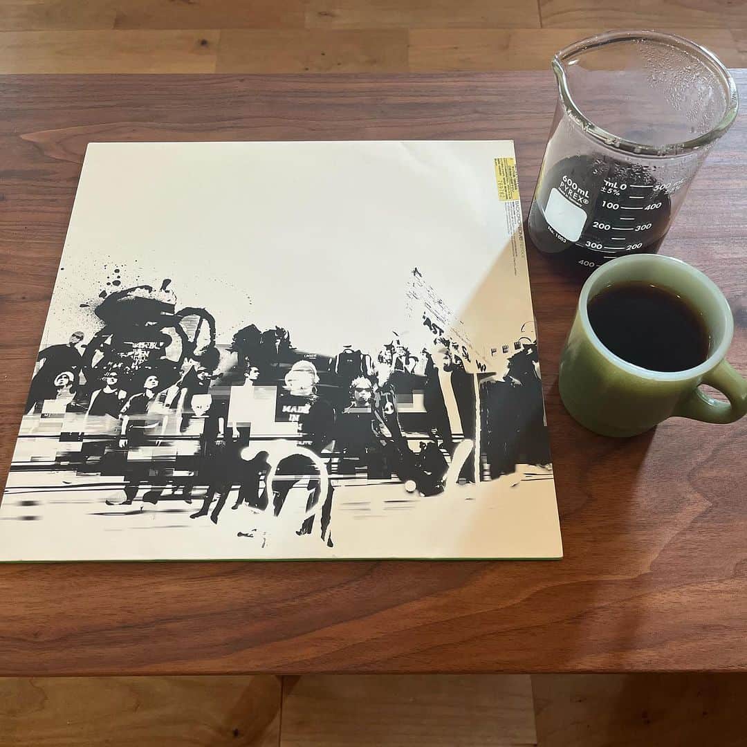 美濃隆章のインスタグラム：「本日はコロンビア_シエラネバダ有機栽培 giganticを思い出しました。 #ちょいとコーヒーとレコード」