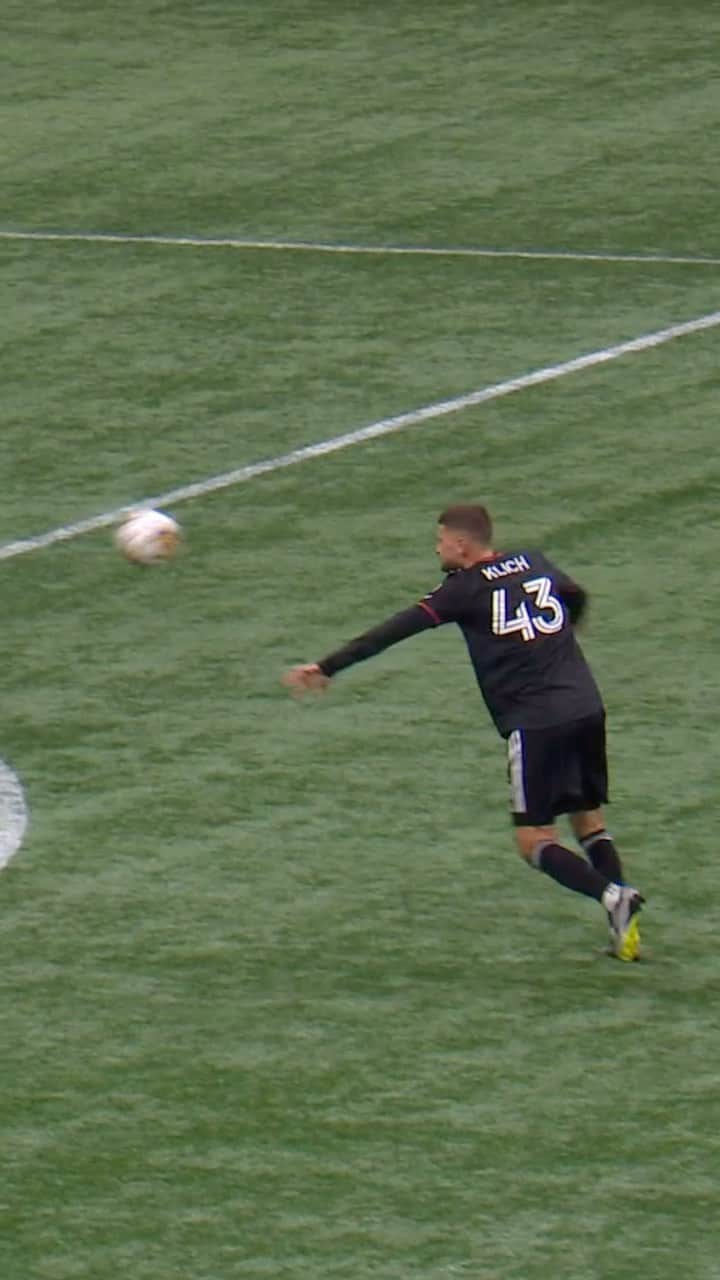 Major League Soccerのインスタグラム：「@cli5hy scores from way downtown!」