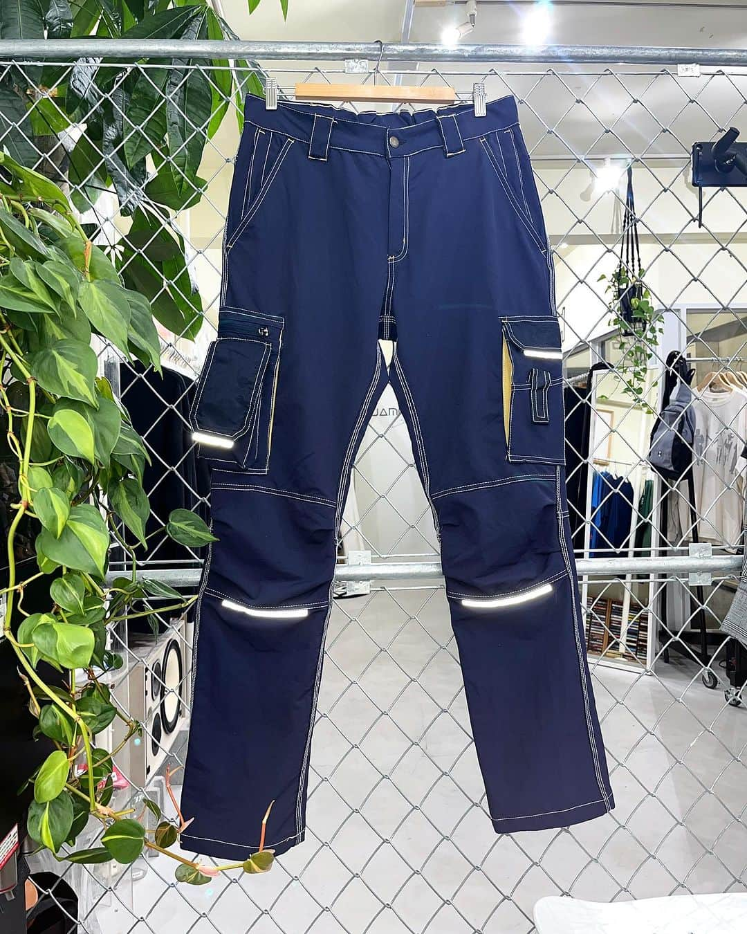 ジャムルさんのインスタグラム写真 - (ジャムルInstagram)「EURO work PANTS w/reflector .  #jammru #大阪古着屋#心斎橋古着屋#usedmix#workpants #リフレクター #osaka  #fashion  #streetstyle  #streetfashion  #vtg  #vintage  #used  #usedclothing  #古着 #古着屋 #ファッション #70s #80s #90s」10月1日 13時25分 - jammru